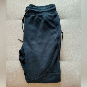 Nike Men’s tech fleece joggers (S)